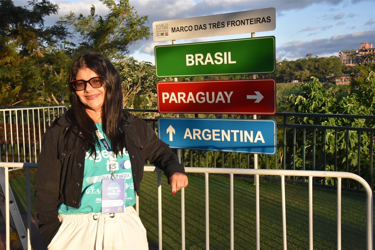 Marcelo Moretti, Jurema Fernandes e Cassiano Preve, do Marco das Três Fronteiras, com Marianna Mollica e Marcela Spagnol, da Azul Viagens