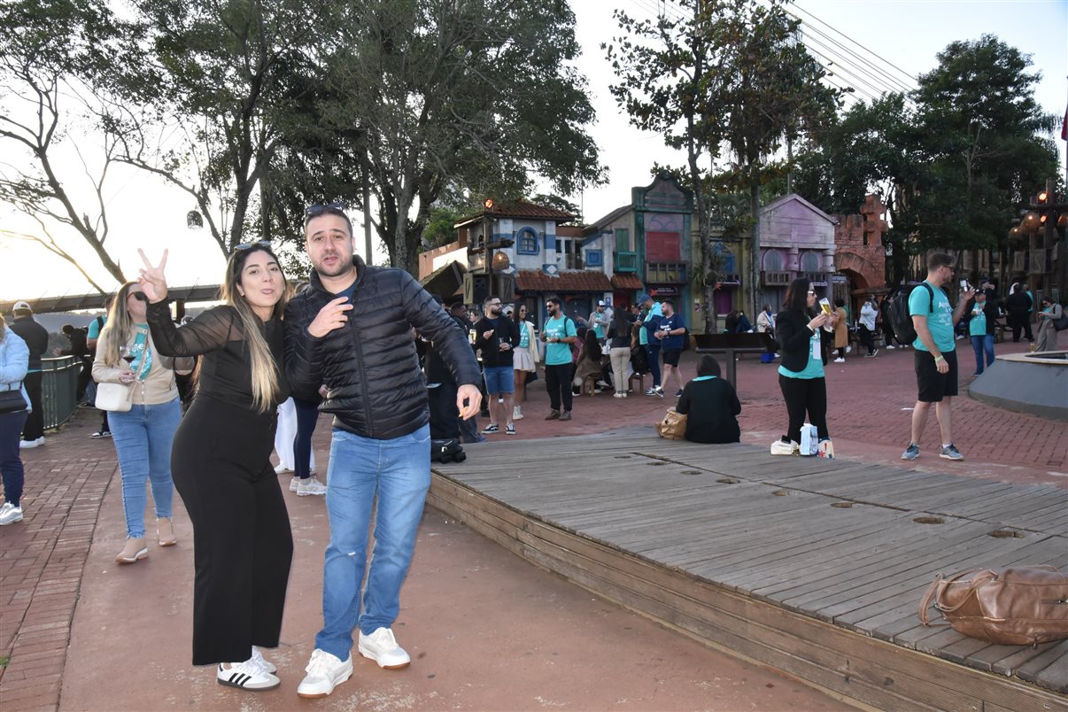 Marcelo Moretti, Jurema Fernandes e Cassiano Preve, do Marco das Três Fronteiras, com Marianna Mollica e Marcela Spagnol, da Azul Viagens