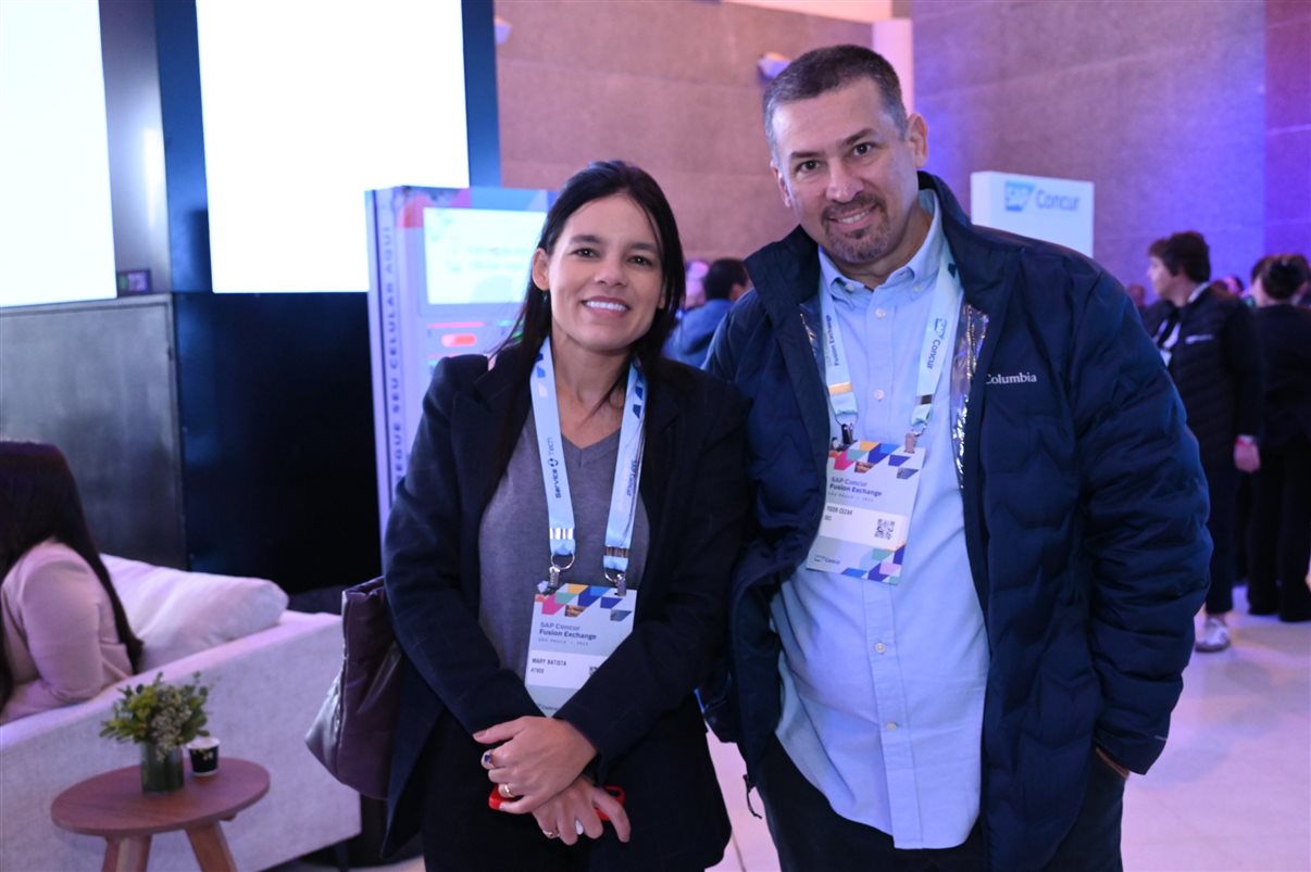 Denis Tassitano, da SAP Concur, e Patricia Thomas, da Omnibees