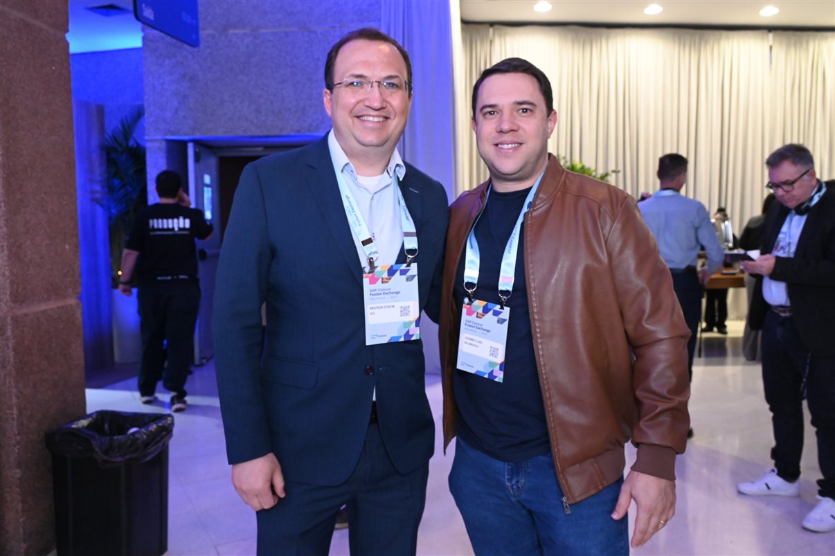 Denis Tassitano, da SAP Concur, e Patricia Thomas, da Omnibees