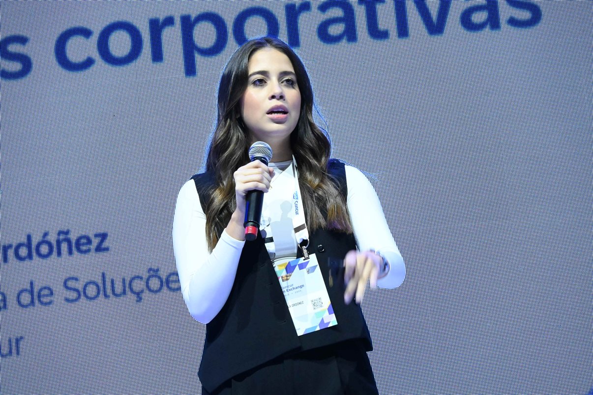 Denis Tassitano, da SAP Concur, e Patricia Thomas, da Omnibees