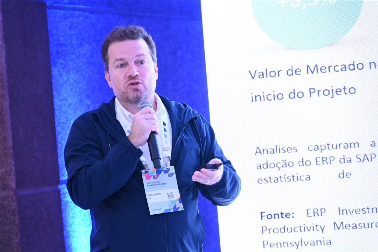 Denis Tassitano, da SAP Concur, e Patricia Thomas, da Omnibees
