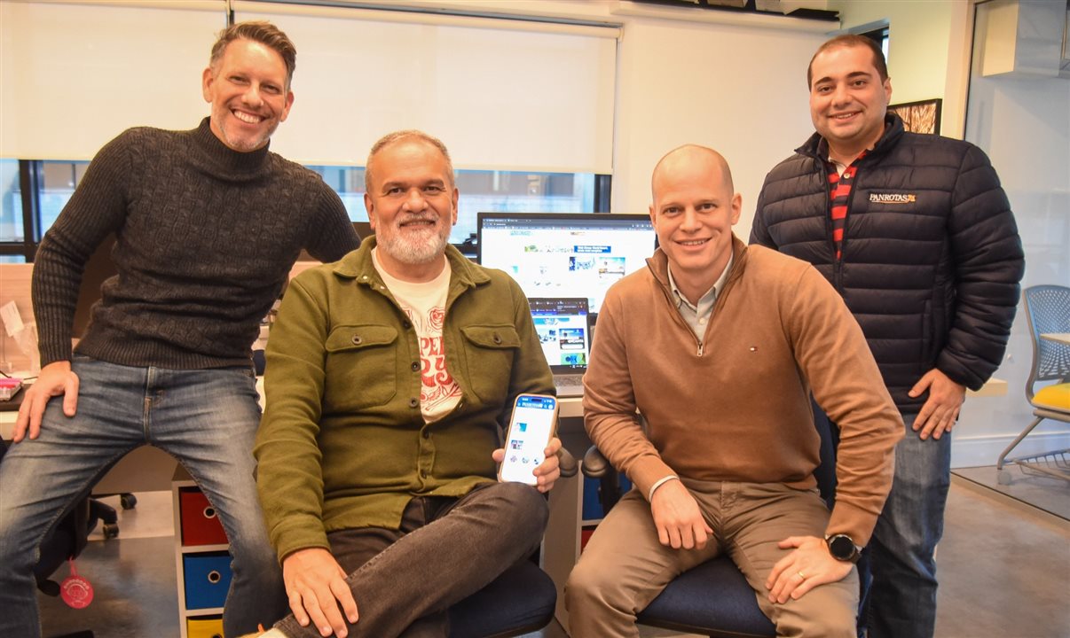 Ricardo Sidaras, diretor comercial, Artur Luiz Andrade, CCO e editor-chefe, José Guilherme Alcorta, CEO, e Pedro Menezes, editor do Portal PANROTAS, há um ano na empresa