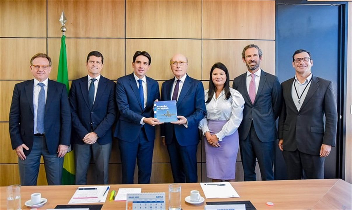 A empresa espanhola Aena apresentou hoje ao ministro de Portos e Aeroportos, Silvio Costa Filho, investimentos de R$ 4,5 bilhões em 11 aeroportos que administra no Brasil