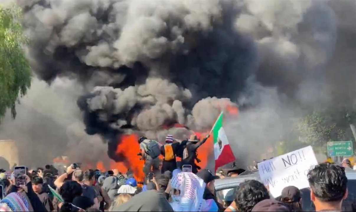 Os protestos tiveram início em 6 de junho, após uma série de operações realizadas pela agência federal em diferentes bairros da cidade