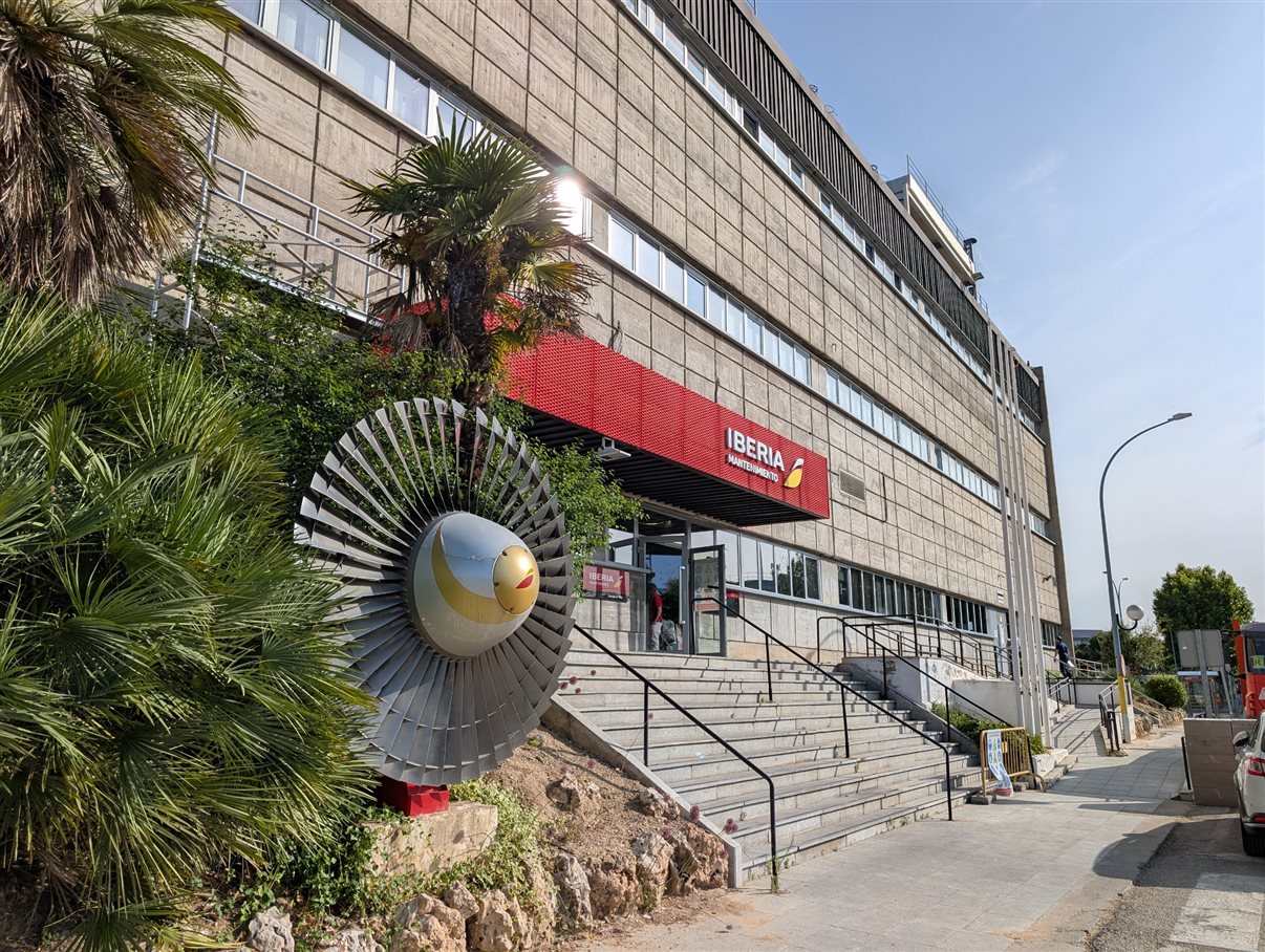 Entrada de um dos prédios da Iberia Mantenimiento, em Madri