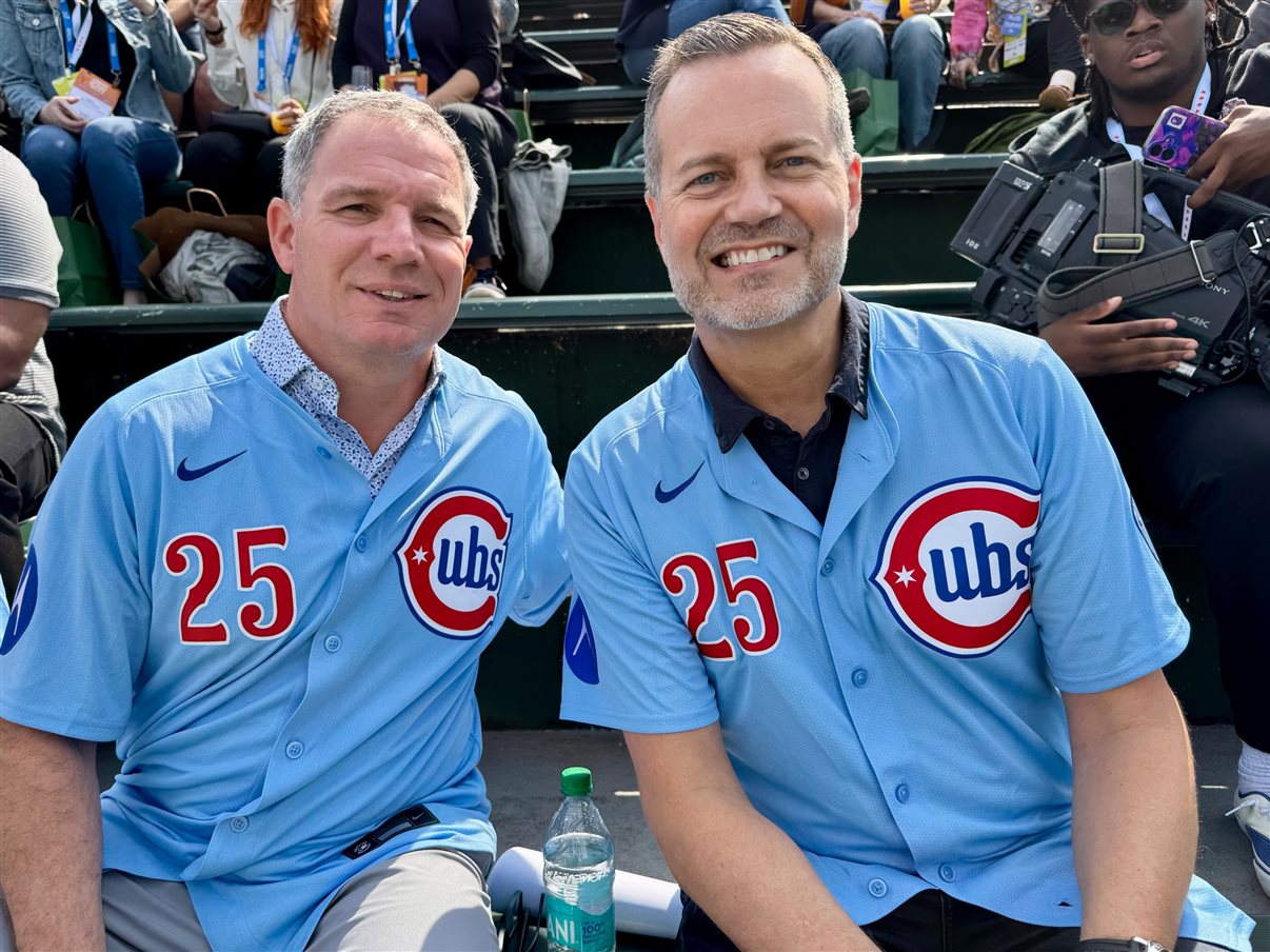 Fred Dixon, CEO do Brand USA, Geoff Freeman, CEO do US Travel, Kristen Reynolds, CEO do Choose Chicago, Thomas Ricketts, CEO do Chicago Cubs, e Brandon Johnson, prefeito de Chicago