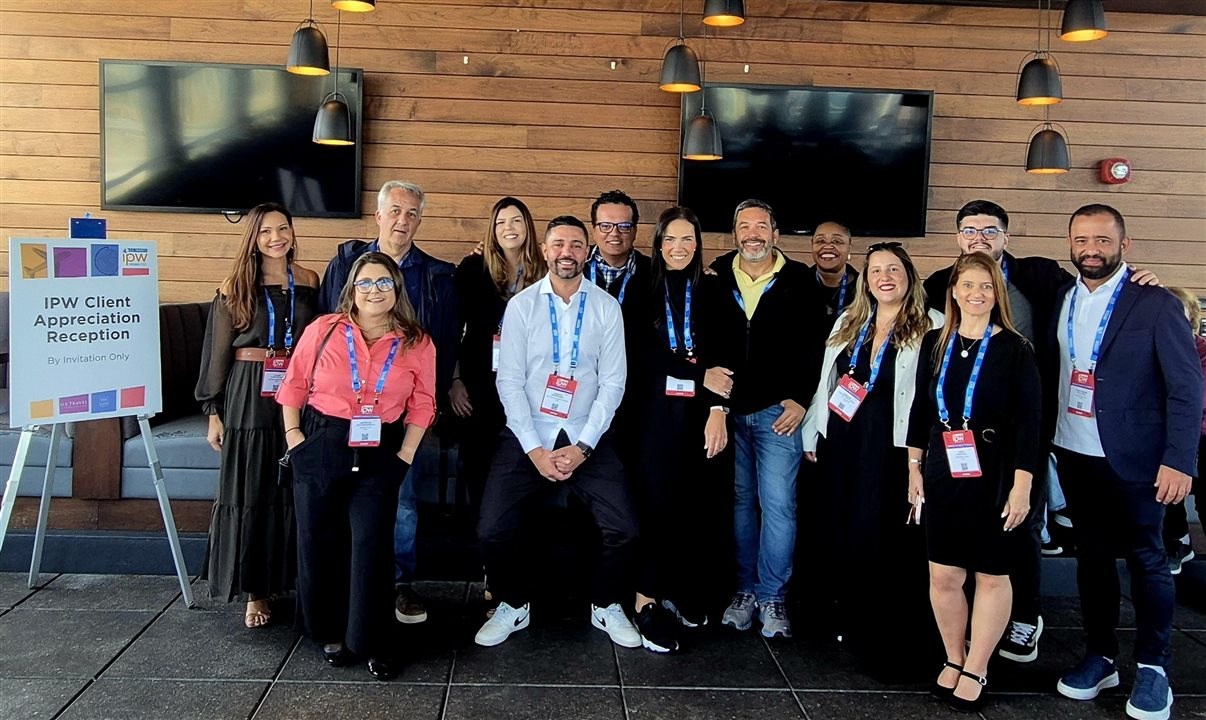 Lia Coutinho, da EZLink, Ana Felipa, da Agaxtur, Sylvio Ferraz, da BeFly, Mariana Azevedo, da Diversa, Gustavo Nappo, da EHTL, Alberto Baccarin, Giovanna Paulineli e Jorge Souza, da Orinter, Georgia Mariano, da Diversa, Carolina Gusson, da CVC, Joice Ferreira, da Magic Blue Turismo, Paulo Biondo, da CVC, e Paulo César, da Magic Blue