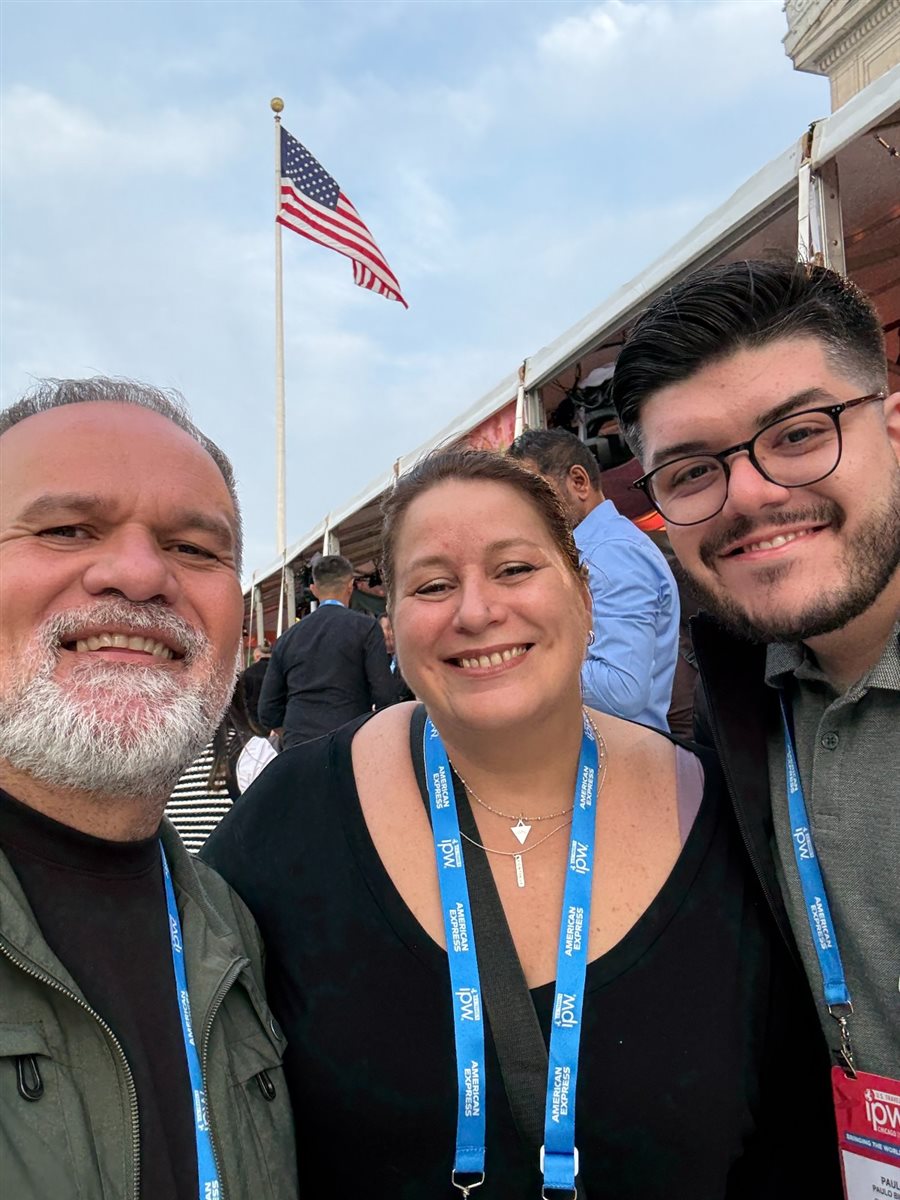 Artur Luiz Andrade, da PANROTAS, com Marcel Fuchs, VP de Vendas Internacionais, e Christine Valls, diretora América Latina da United Airlines