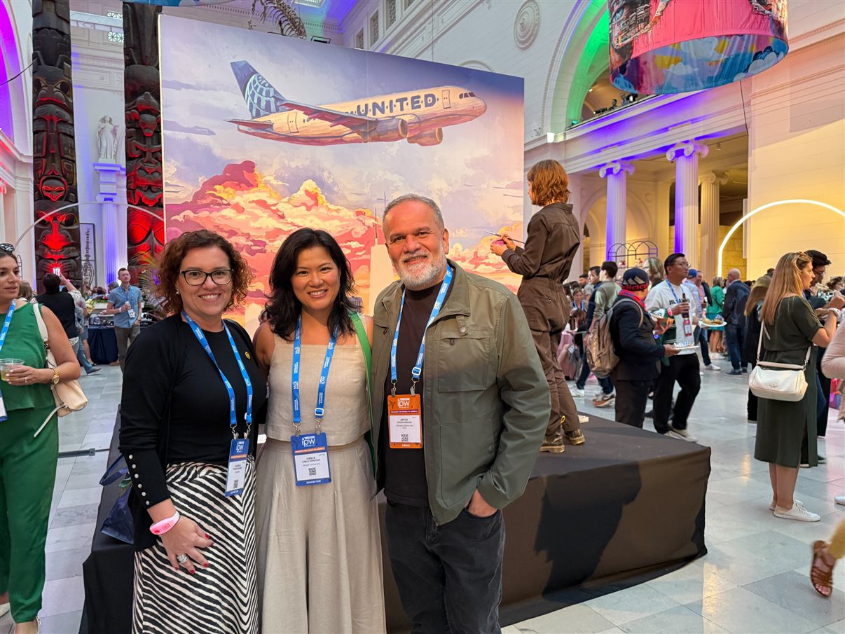Artur Luiz Andrade, da PANROTAS, com Marcel Fuchs, VP de Vendas Internacionais, e Christine Valls, diretora América Latina da United Airlines