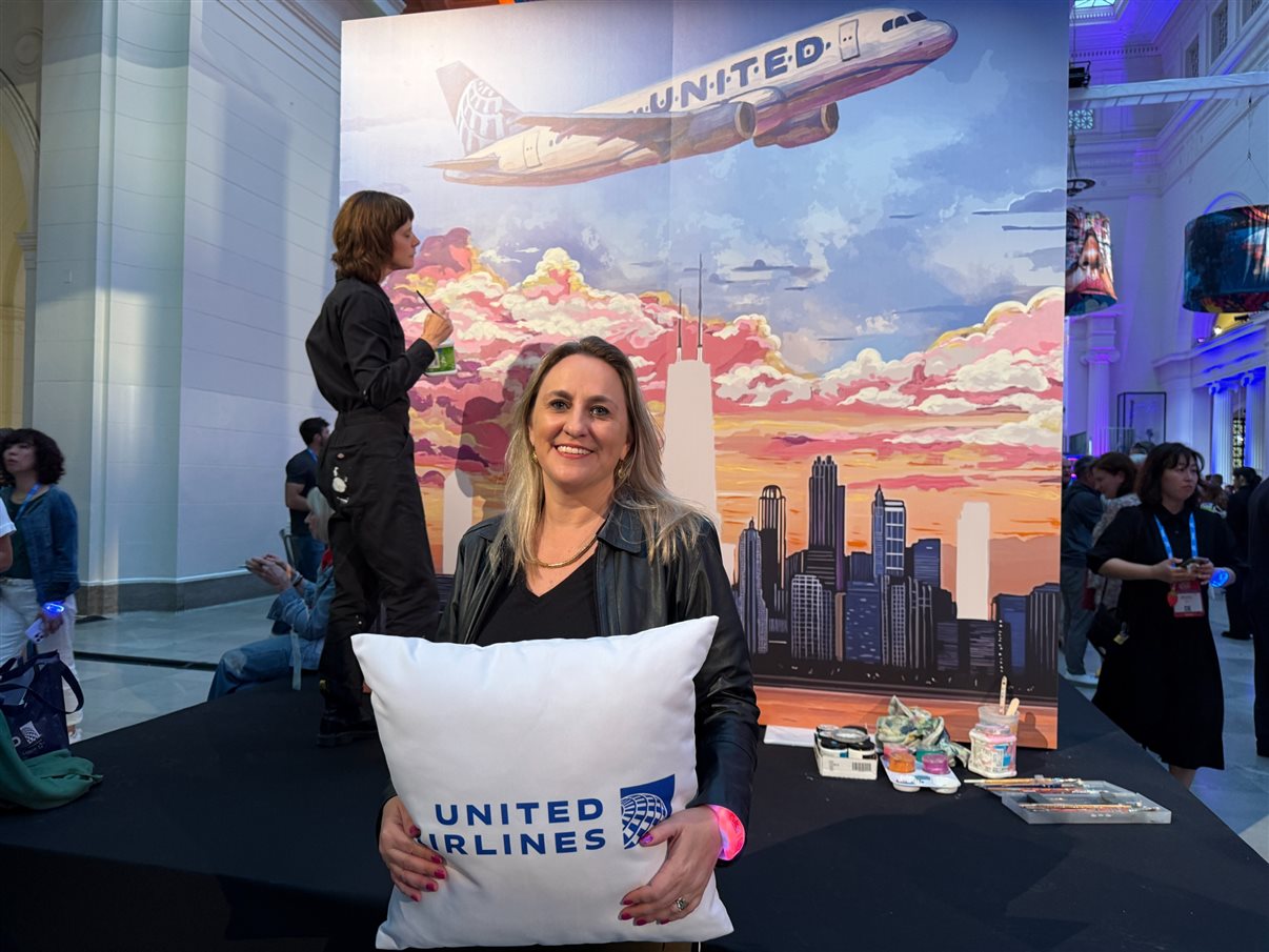 Artur Luiz Andrade, da PANROTAS, com Marcel Fuchs, VP de Vendas Internacionais, e Christine Valls, diretora América Latina da United Airlines