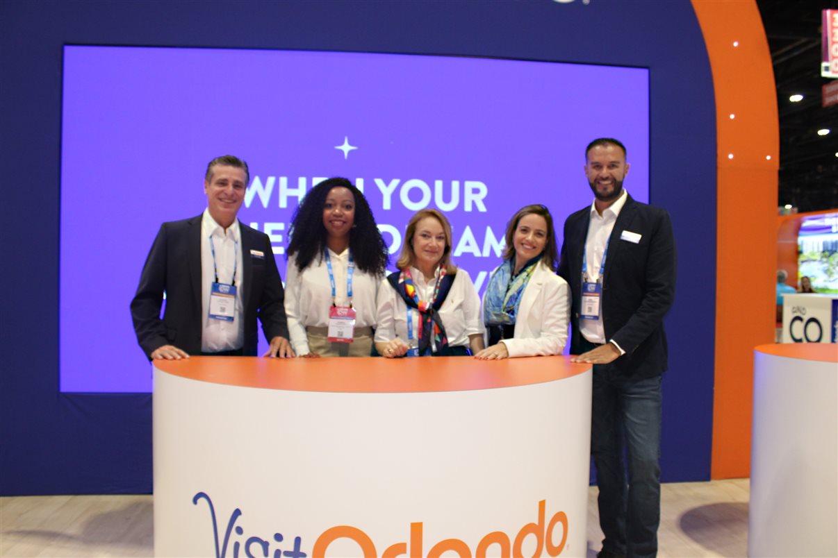Jeff van Langeveld, da Disney, Sylvio Ferraz, da BeFly, Cinthia Douglas, da Disney, Marco Lourenço, da Queensberry, e Alejandro Flores e Alexander Haim, da Disney