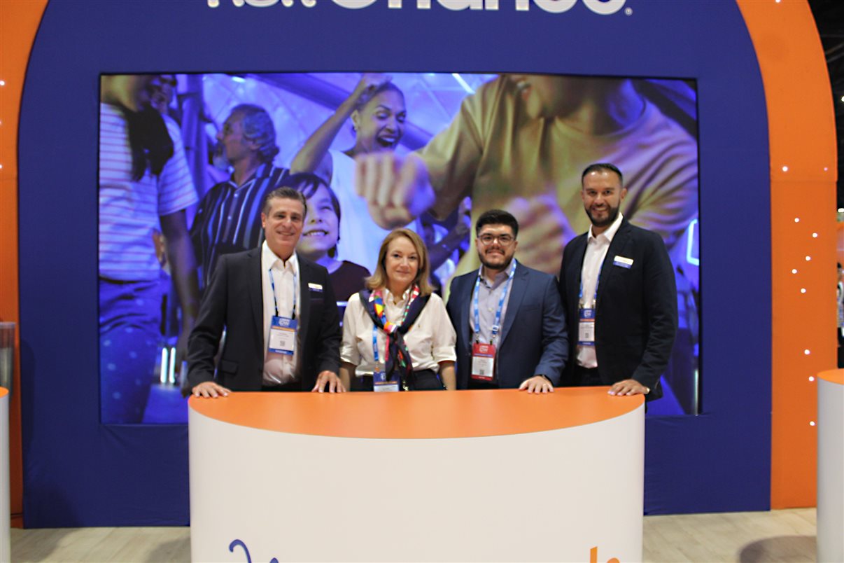 Jeff van Langeveld, da Disney, Sylvio Ferraz, da BeFly, Cinthia Douglas, da Disney, Marco Lourenço, da Queensberry, e Alejandro Flores e Alexander Haim, da Disney