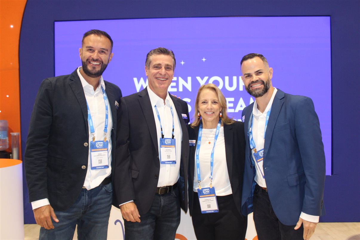 Jeff van Langeveld, da Disney, Sylvio Ferraz, da BeFly, Cinthia Douglas, da Disney, Marco Lourenço, da Queensberry, e Alejandro Flores e Alexander Haim, da Disney