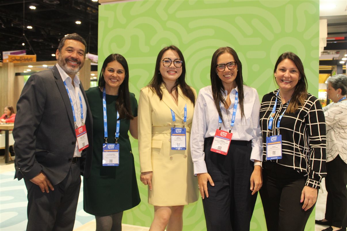 Jeff van Langeveld, da Disney, Sylvio Ferraz, da BeFly, Cinthia Douglas, da Disney, Marco Lourenço, da Queensberry, e Alejandro Flores e Alexander Haim, da Disney