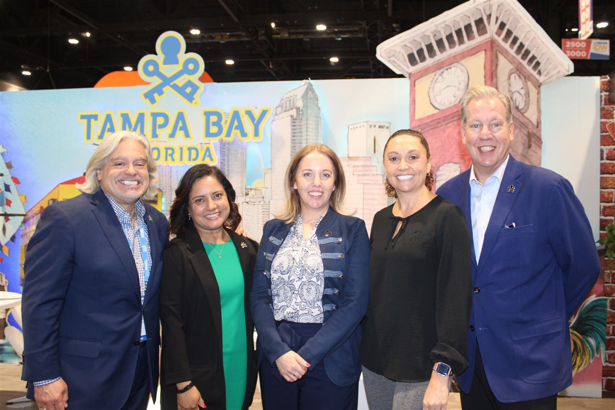 Jeff van Langeveld, da Disney, Sylvio Ferraz, da BeFly, Cinthia Douglas, da Disney, Marco Lourenço, da Queensberry, e Alejandro Flores e Alexander Haim, da Disney