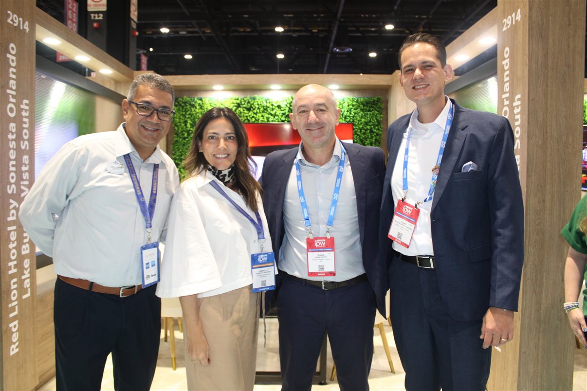 Jeff van Langeveld, da Disney, Sylvio Ferraz, da BeFly, Cinthia Douglas, da Disney, Marco Lourenço, da Queensberry, e Alejandro Flores e Alexander Haim, da Disney