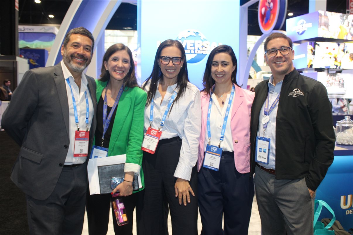 Jeff van Langeveld, da Disney, Sylvio Ferraz, da BeFly, Cinthia Douglas, da Disney, Marco Lourenço, da Queensberry, e Alejandro Flores e Alexander Haim, da Disney