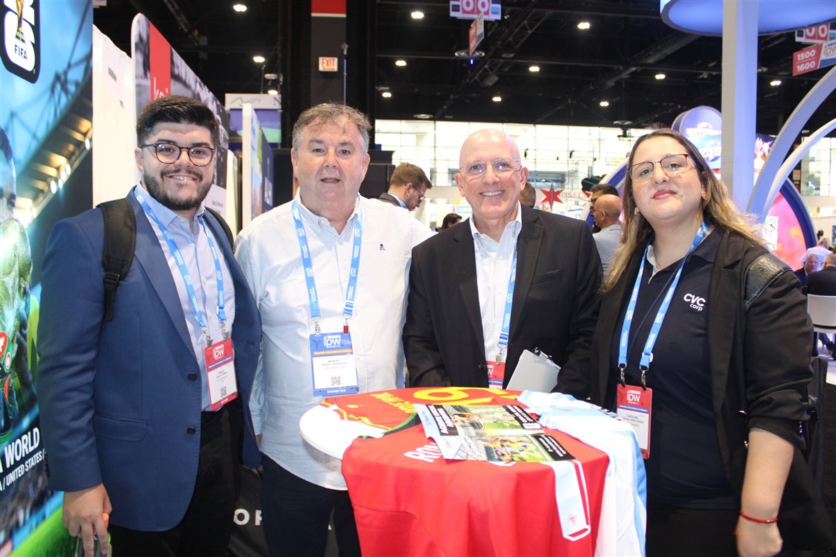 Jeff van Langeveld, da Disney, Sylvio Ferraz, da BeFly, Cinthia Douglas, da Disney, Marco Lourenço, da Queensberry, e Alejandro Flores e Alexander Haim, da Disney