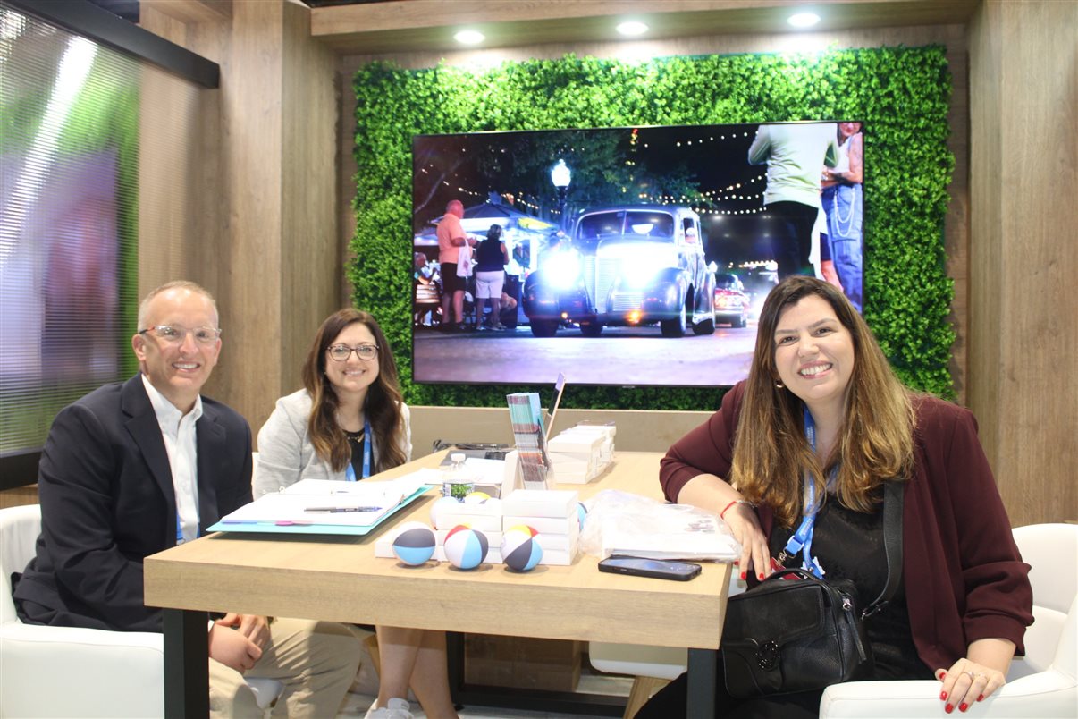 Jeff van Langeveld, da Disney, Sylvio Ferraz, da BeFly, Cinthia Douglas, da Disney, Marco Lourenço, da Queensberry, e Alejandro Flores e Alexander Haim, da Disney