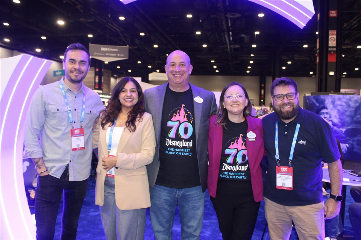 Jeff van Langeveld, da Disney, Sylvio Ferraz, da BeFly, Cinthia Douglas, da Disney, Marco Lourenço, da Queensberry, e Alejandro Flores e Alexander Haim, da Disney