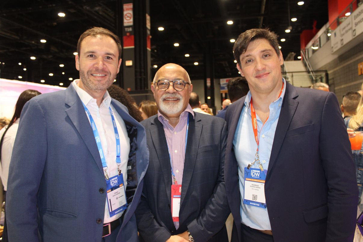 Brian Lowack e Brian Scott, de St. Pete & Clearwater, Paulo Biondo e Carol Gusson, da CVC, e Andrea Gabel, de St. Pete
