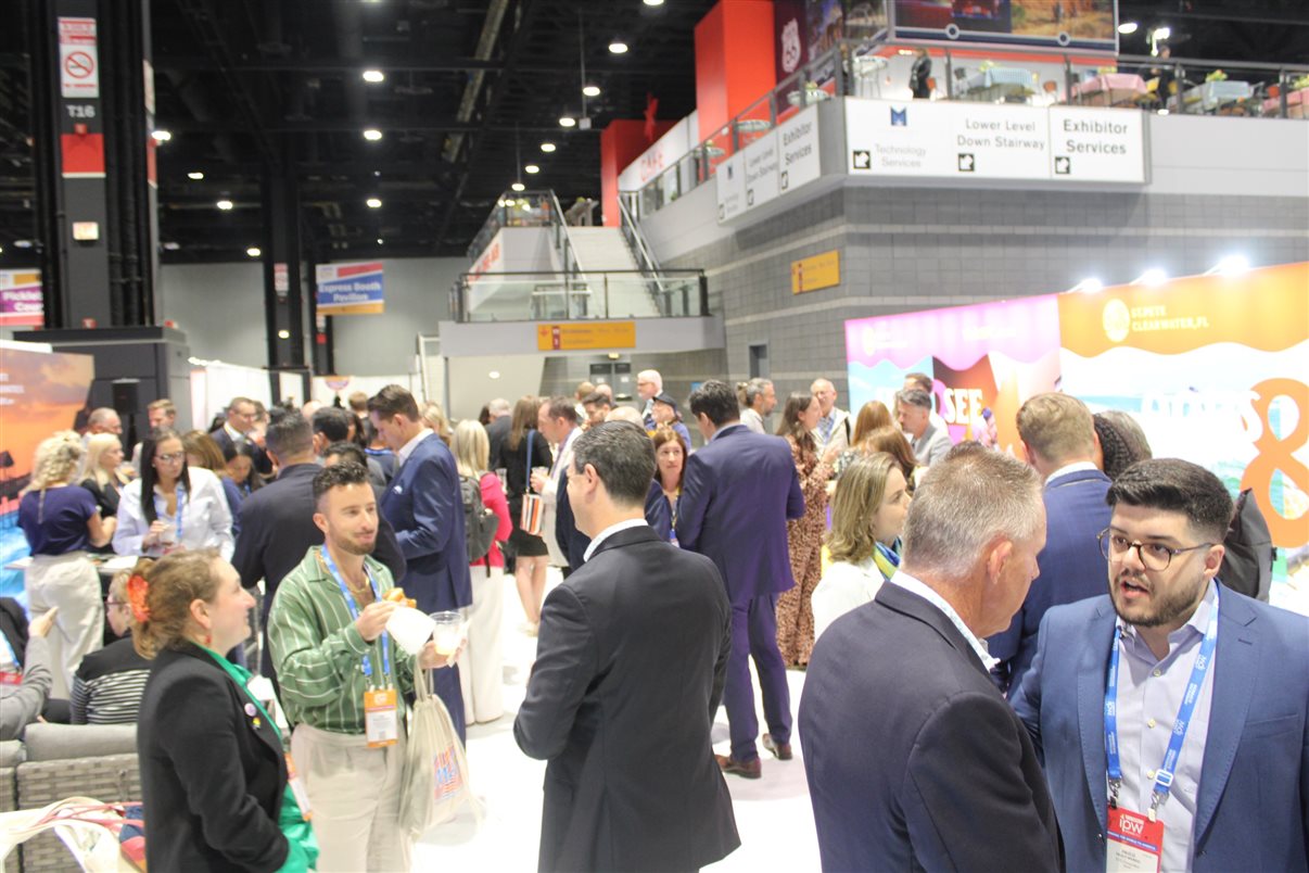Brian Lowack e Brian Scott, de St. Pete & Clearwater, Paulo Biondo e Carol Gusson, da CVC, e Andrea Gabel, de St. Pete