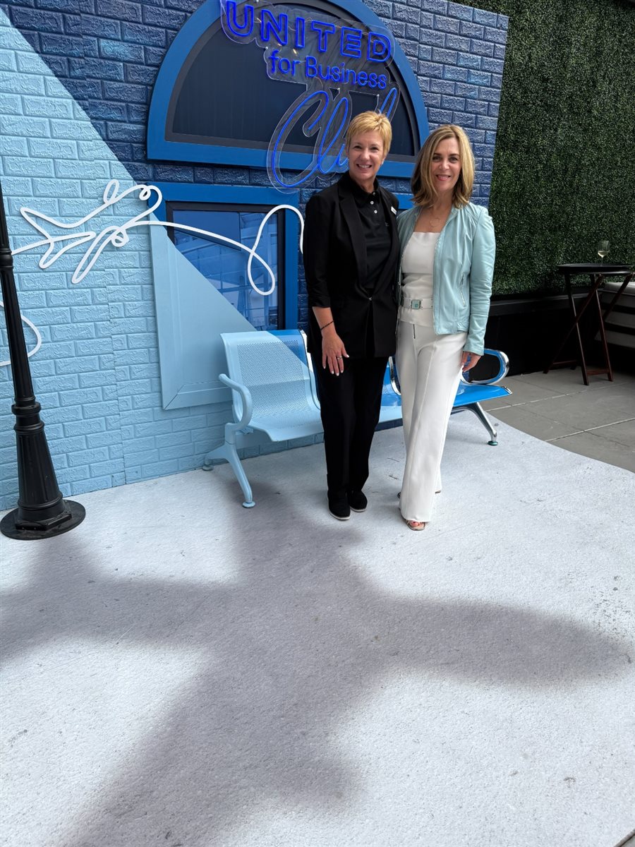 Christine Valls, diretora América Latina, e Doreen Burse, VP da United Airlines