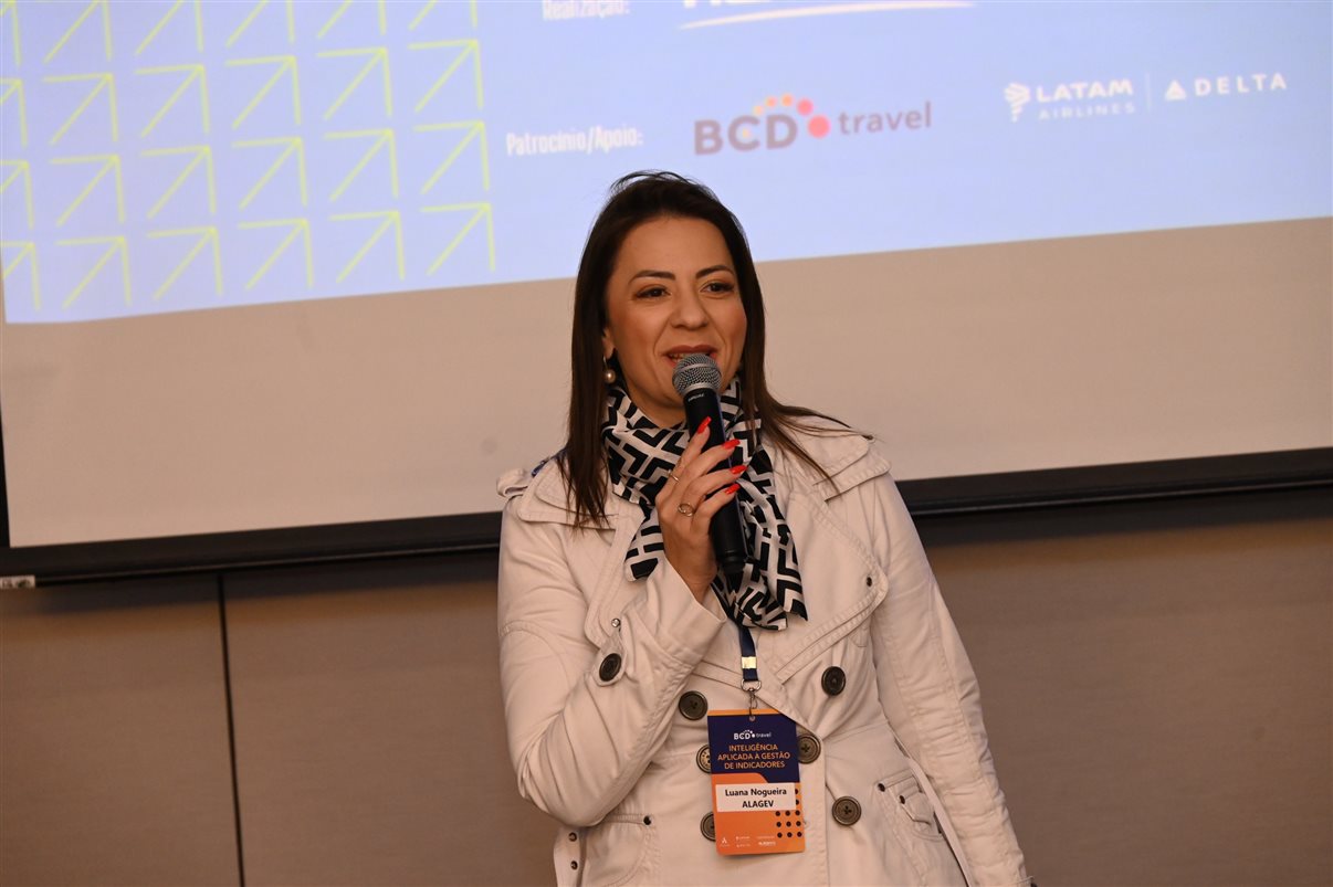 Luana Nogueira, da Alagev, e Marcos Marques, da BCD Travel