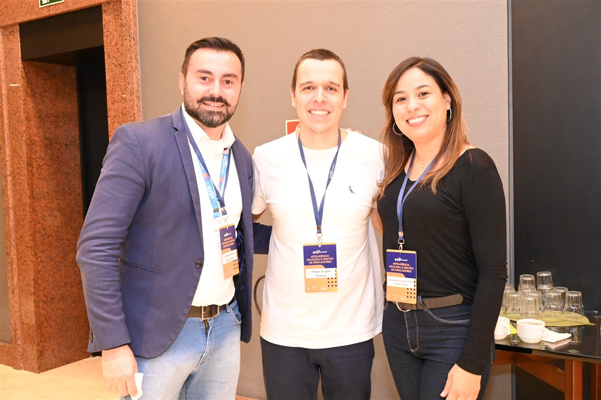 Luana Nogueira, da Alagev, e Marcos Marques, da BCD Travel