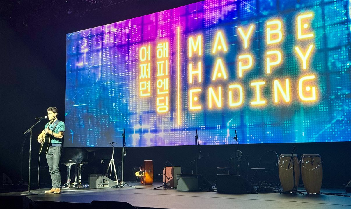 Maybe Happy Ending é uma abordagem futurista e emocional sobre amor e humanidade