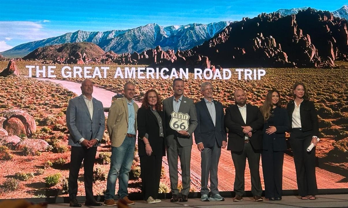 Fred Dixon, do Brand USA, com os representantes dos oito estados da Rota 66