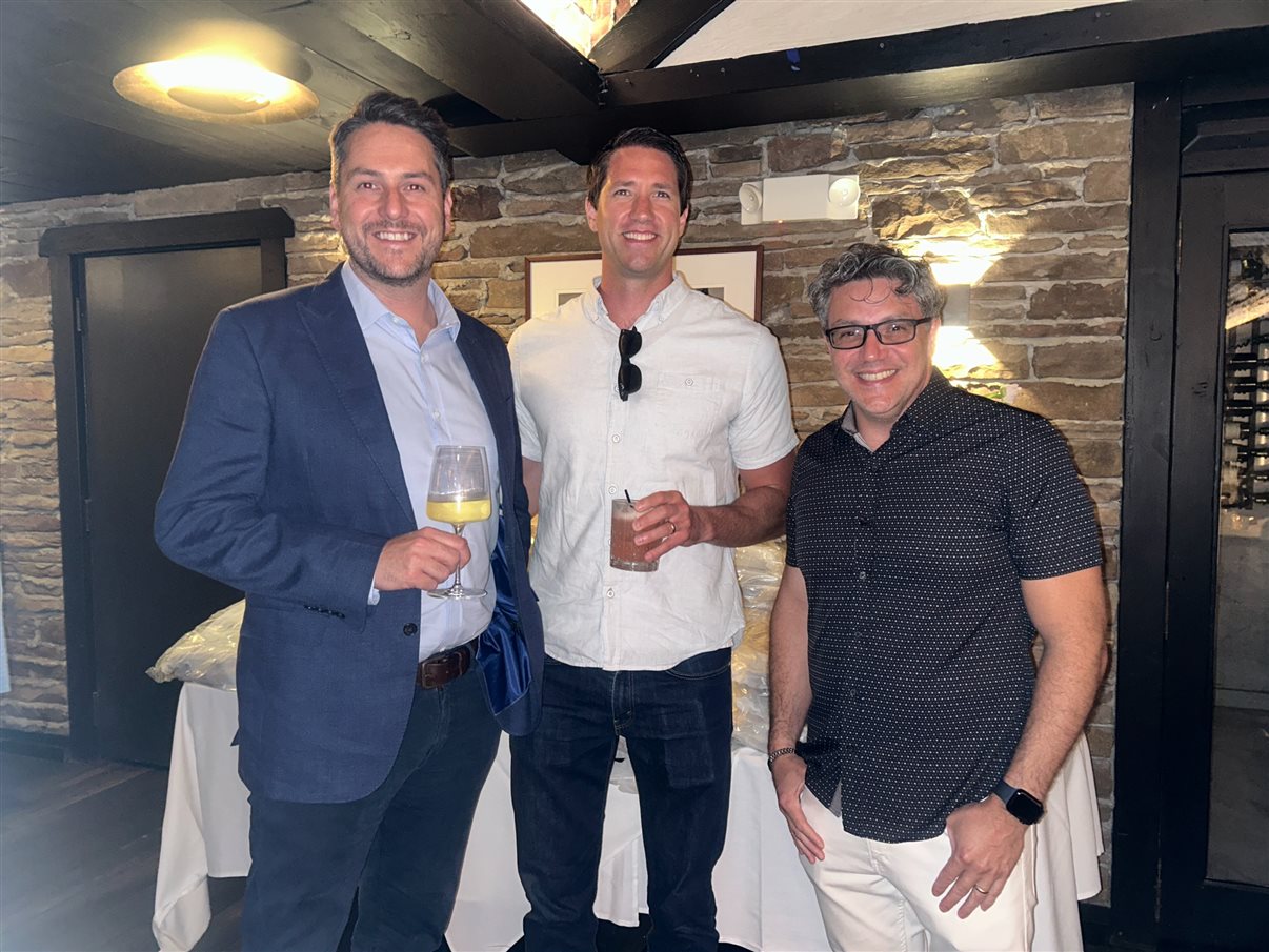 Matt Teixeira, da BWH Hotels, com Matt Shutt, da Priceline, e Keith Piper, do Expedia