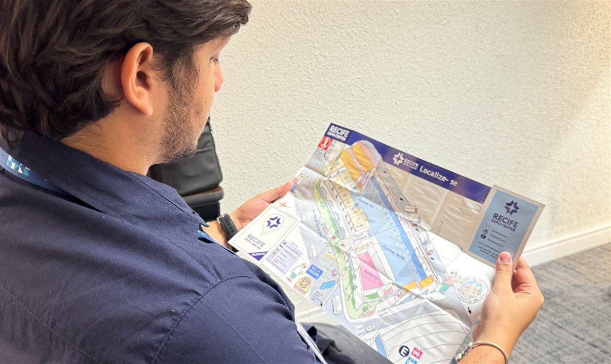 Mapa destaca pontos históricos, opções gastronômicas, centros culturais e curiosidades sobre o Bairro do Recife