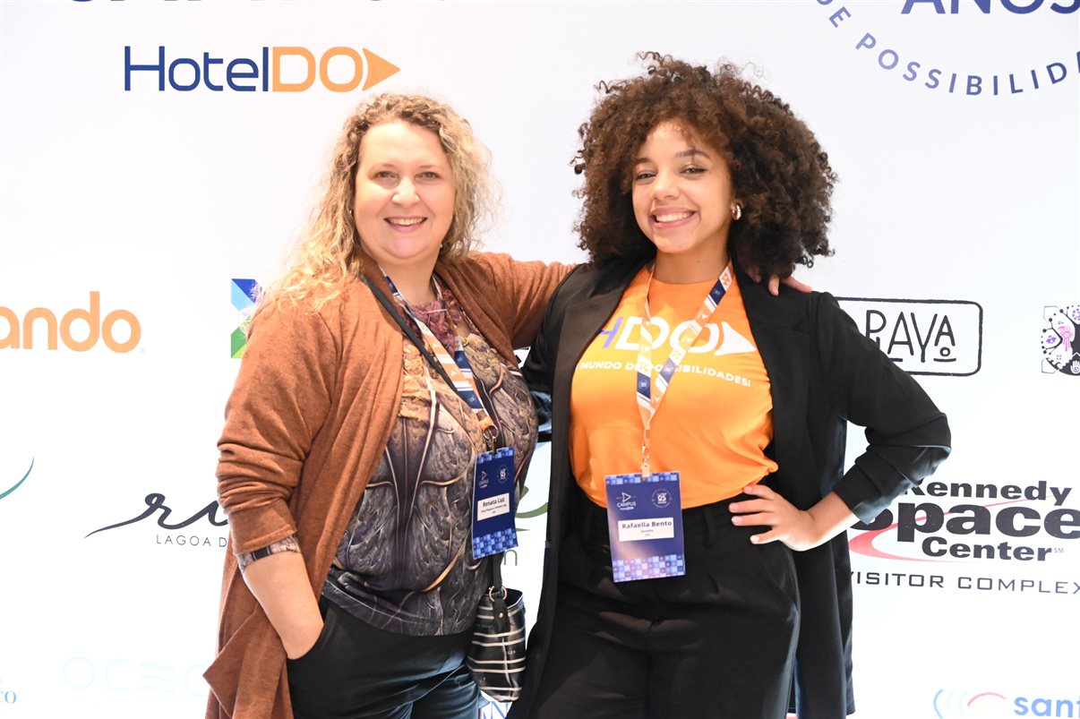 Renata Luz, da Beup Viagens e Turismo, e Rafaella Bento, da HotelDO