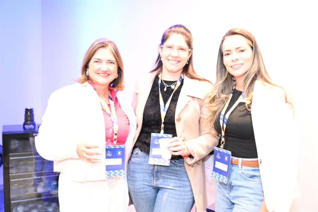 Renata Luz, da Beup Viagens e Turismo, e Rafaella Bento, da HotelDO