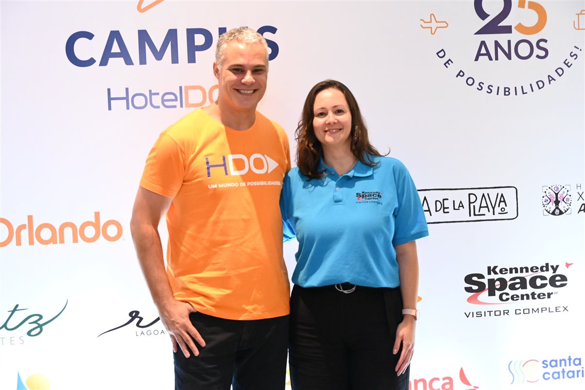 Renata Luz, da Beup Viagens e Turismo, e Rafaella Bento, da HotelDO