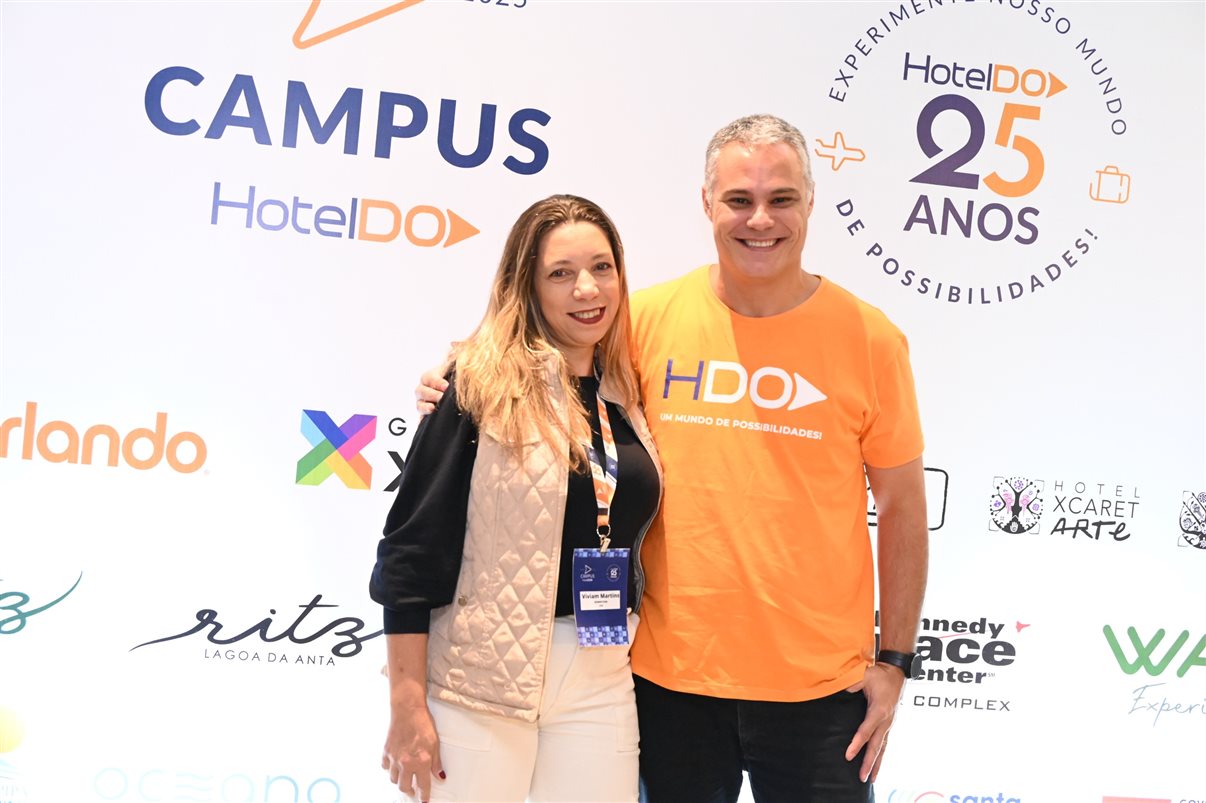 Renata Luz, da Beup Viagens e Turismo, e Rafaella Bento, da HotelDO