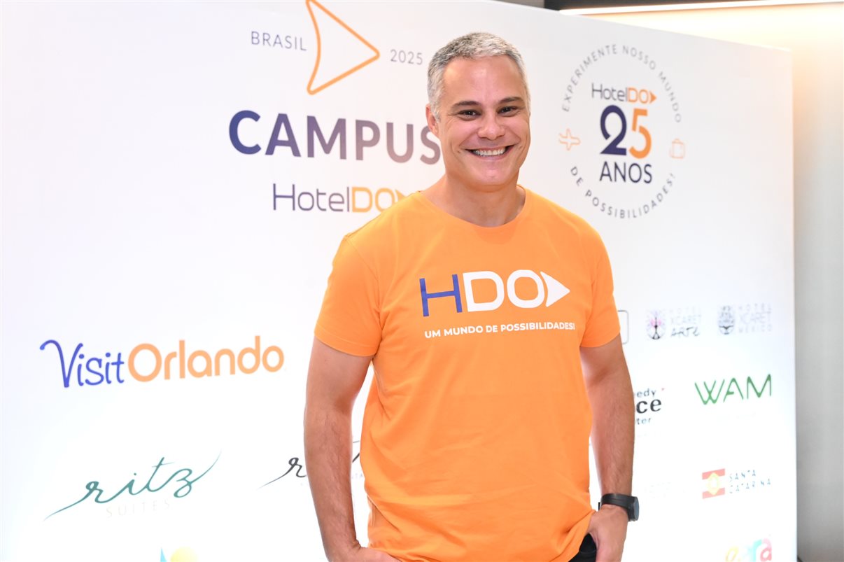Renata Luz, da Beup Viagens e Turismo, e Rafaella Bento, da HotelDO