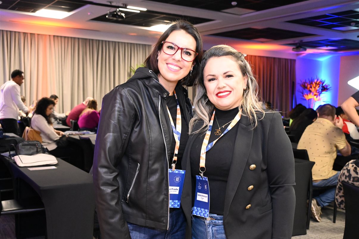 Renata Luz, da Beup Viagens e Turismo, e Rafaella Bento, da HotelDO