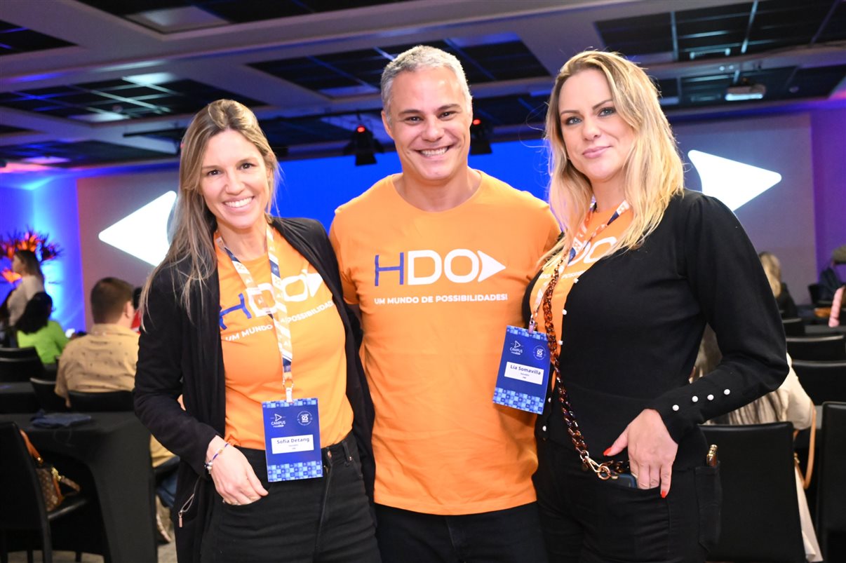 Renata Luz, da Beup Viagens e Turismo, e Rafaella Bento, da HotelDO