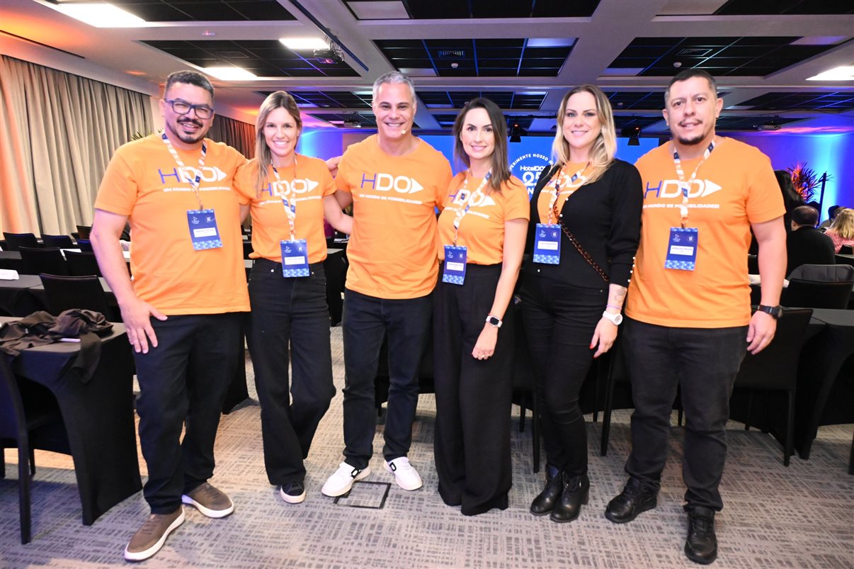 Natan Correa, Sofia Detang, Marcio Nogueira, Bruna Barreto, Lia Somavilla e Jefferson Rocha, todos da HotelDO