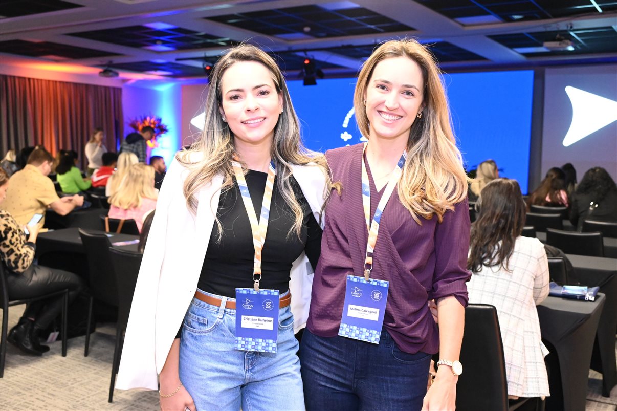 Renata Luz, da Beup Viagens e Turismo, e Rafaella Bento, da HotelDO