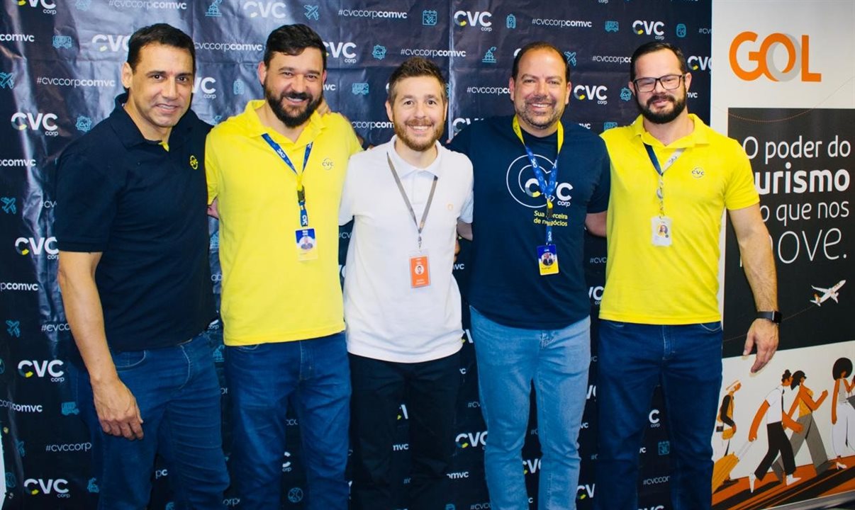 Danillo Barbizan, da Gol, entre Ricardo Pinheiro, Daniel Almeida, Rodrigo Martines e Fábio Belém, da CVC Corp