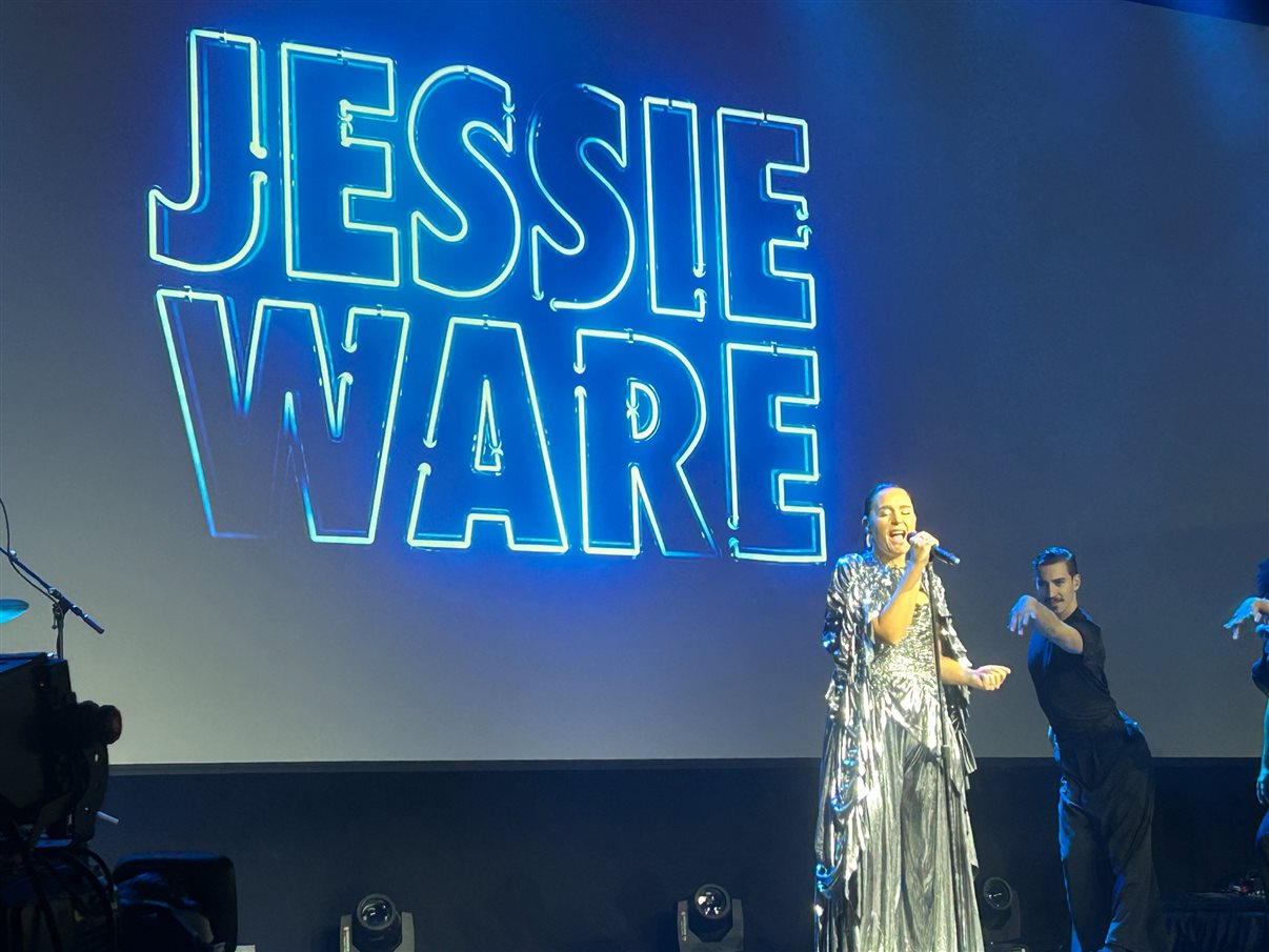 Jessie Ware recebe Juliana Leveroni, Dinah Policarpo e DT Minich, do Experience Kissimmee