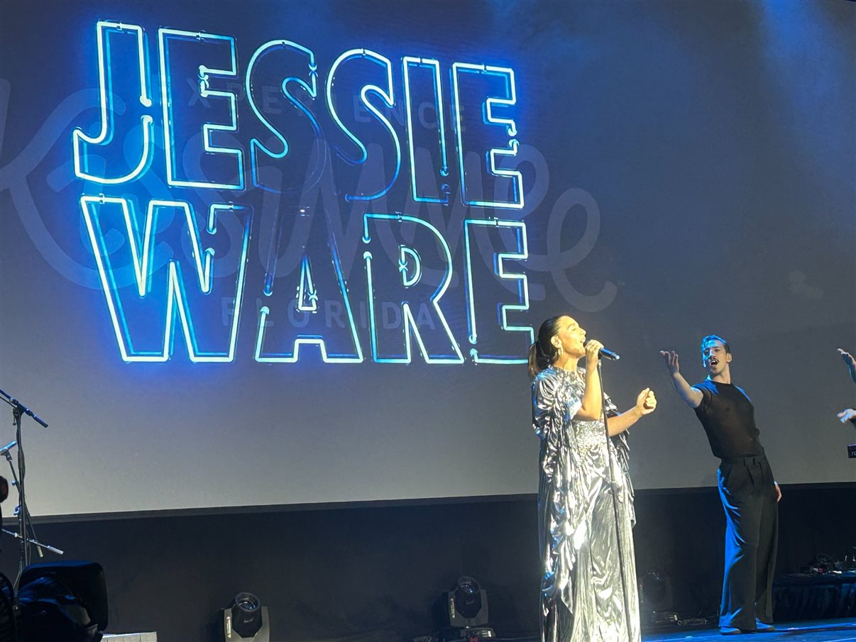 Jessie Ware recebe Juliana Leveroni, Dinah Policarpo e DT Minich, do Experience Kissimmee
