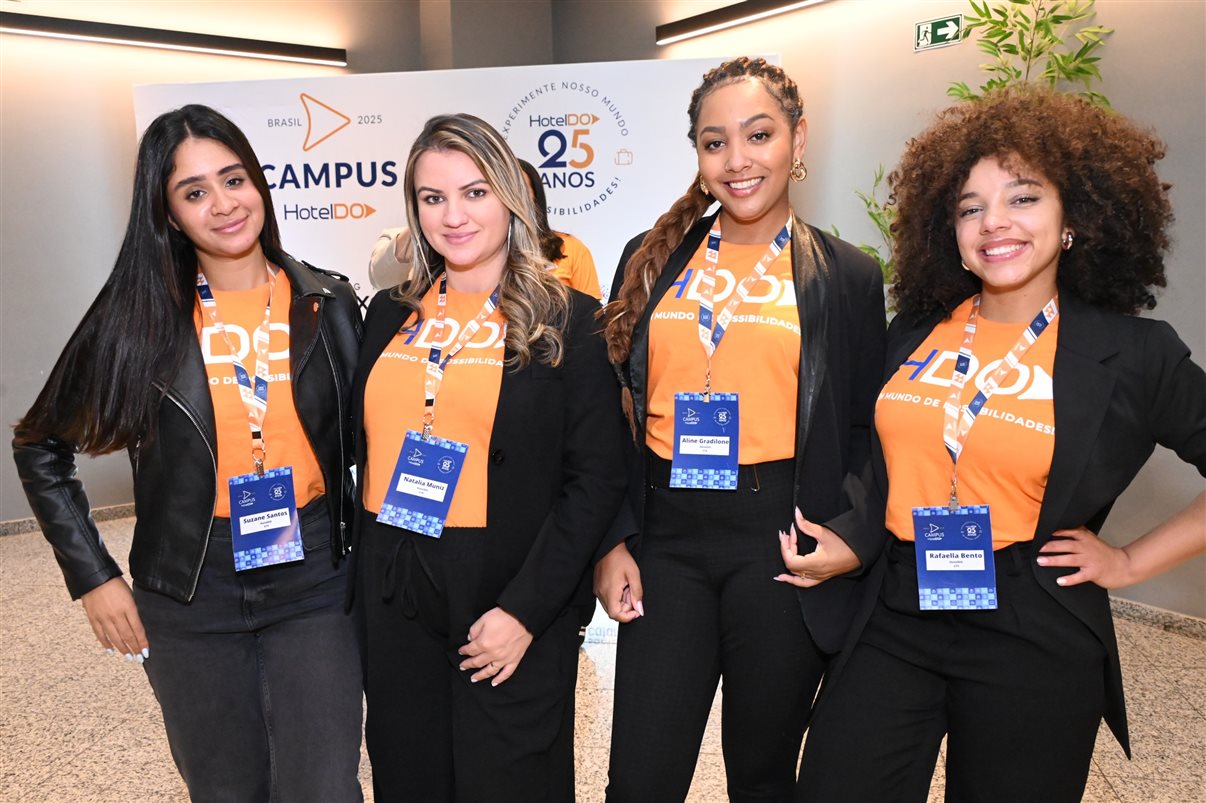 Suzane Santos, Natalia Muniz, Aline Gradilone e Rafaella Bento, todas da HotelDO