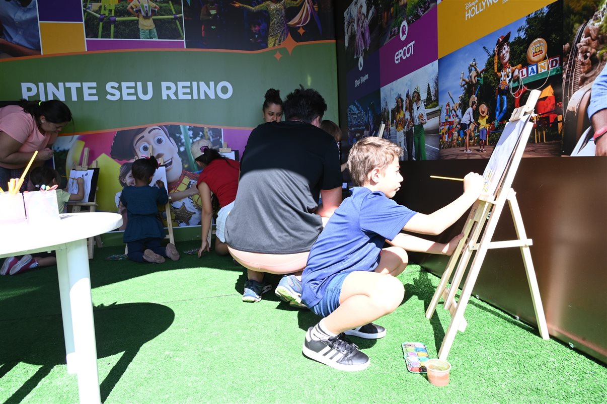 O espaço conta com várias áreas para as crianças se divertirem