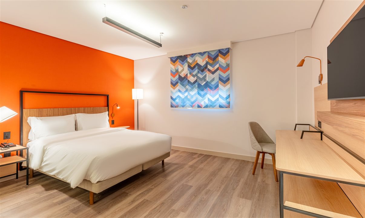 O Tru by Hilton Chapecó oferece academia, lobby interativo com bar e mesa de sinuca, além de café da manhã incluso na diária e opções de grab and go