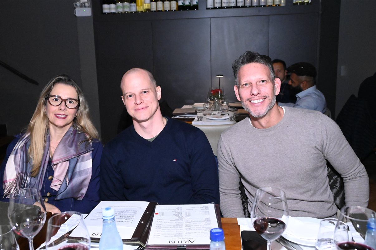 Carla Tardiane, do Sebrae Espírito Santo, com José Guilherme Alcorta e Ricardo Sidaras, da PANROTAS